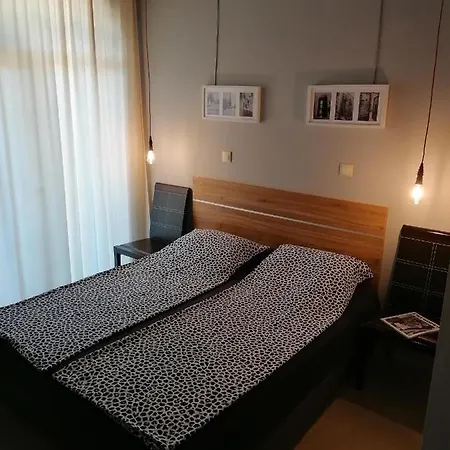Апартаменты Casa Do Farol - с басейн до плажа на градина *