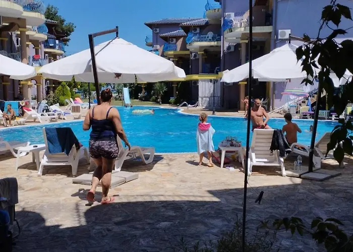 Casa Do Farol - с басейн до плажа на градина Апартаменты Черноморец